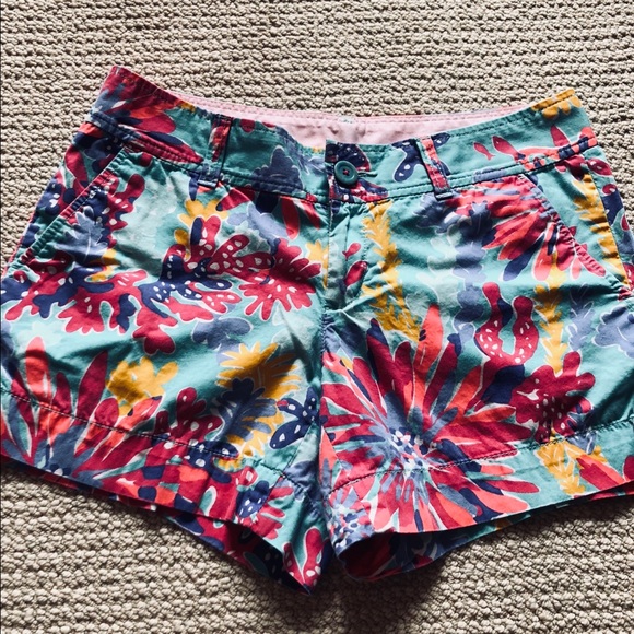 Lilly Pulitzer colorful Callahan shorts. Size 4 - Picture 7 of 8